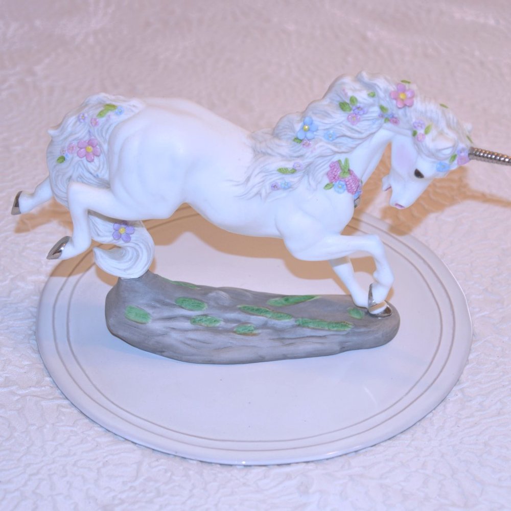 Princeton Gallery 1989 Love's Delight Unicorn Collection Porcelain Statue
